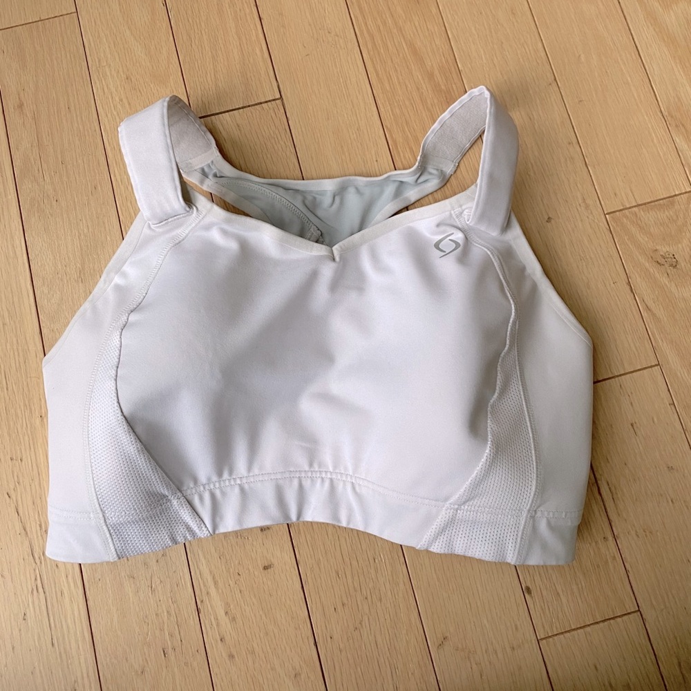 Moving Comfort Juno Sports Bra. Size 36DD.